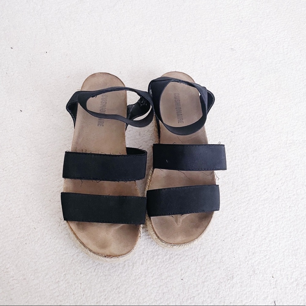 PLATFORM BLACK STRAPPY SANDALS